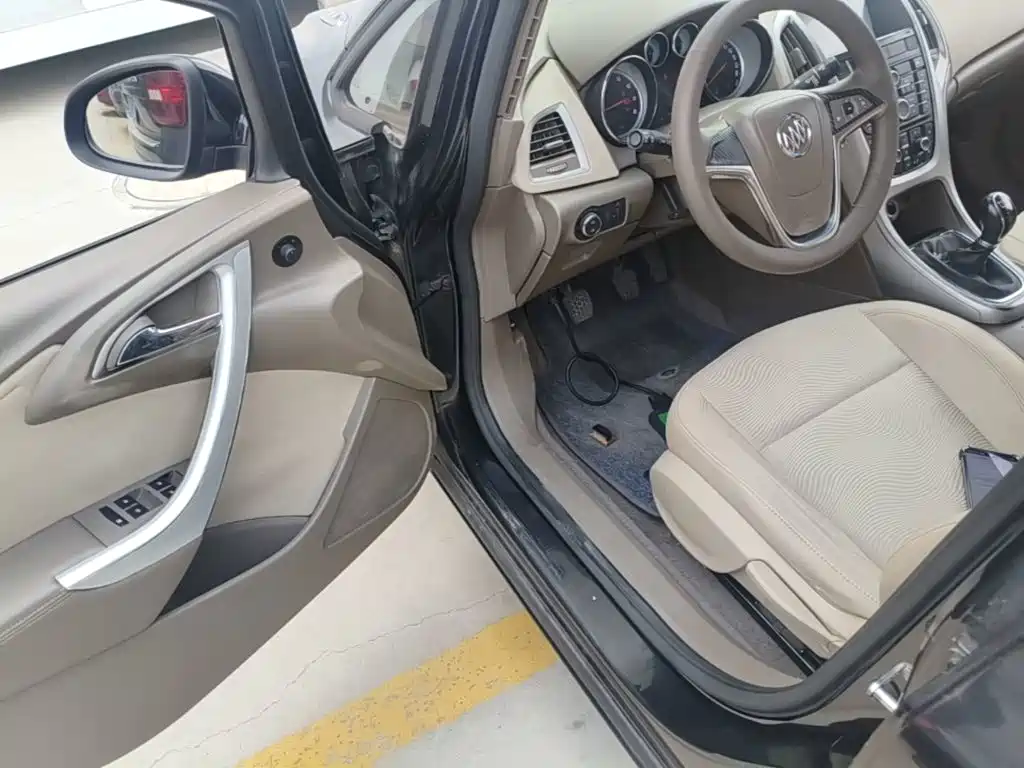 Buick Excelle 2015 — фото 16