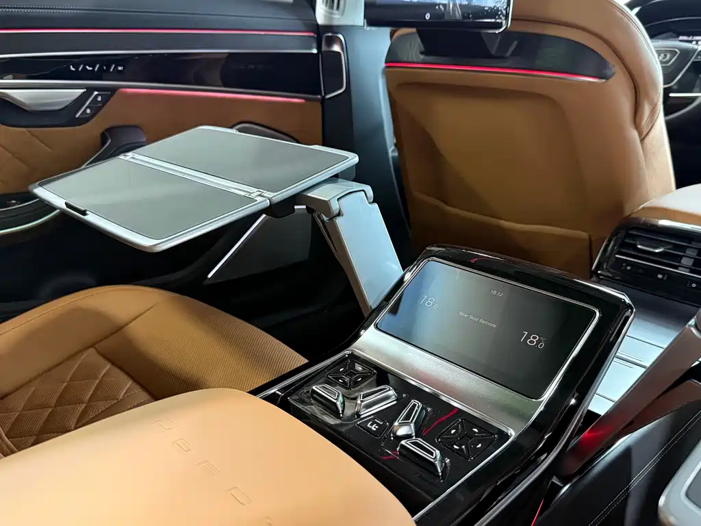 Audi A8 2024 — фото 28