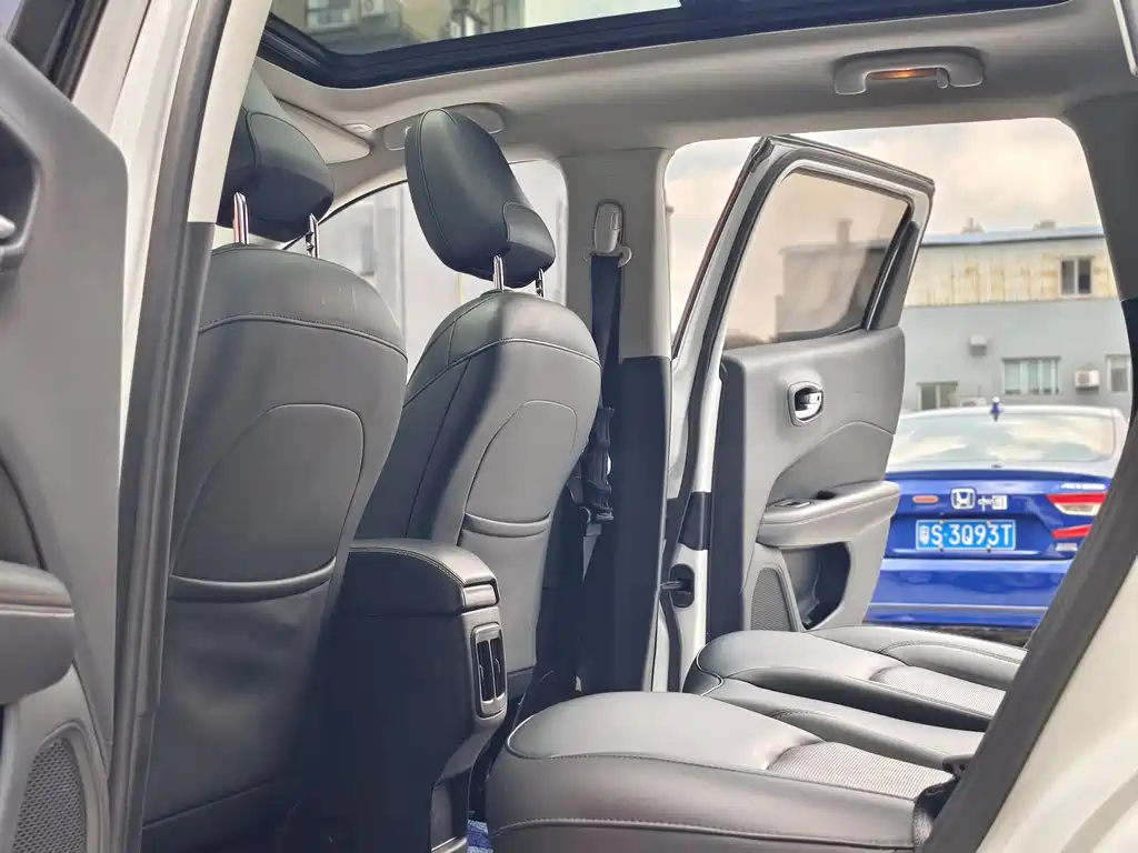 Jeep Compass 2018 — фото 12