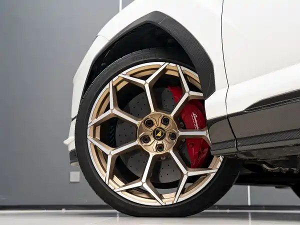 Lamborghini Urus 2024