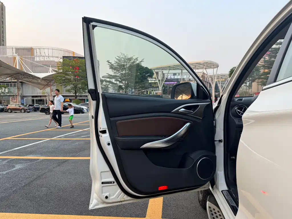 BYD Song New Energy 2018 — фото 15