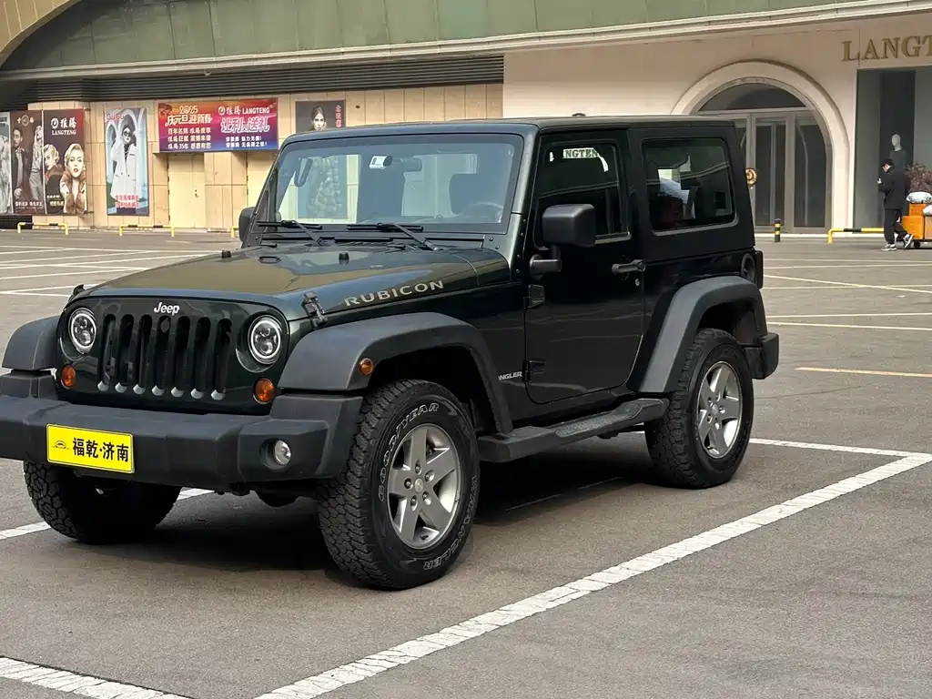 Jeep Wrangler 2010 — фото 1