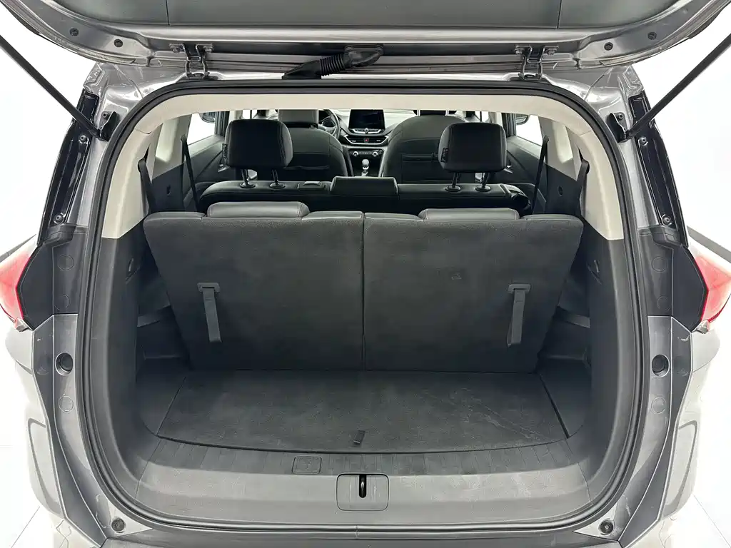 Chevrolet Orlando 2023 — фото 17