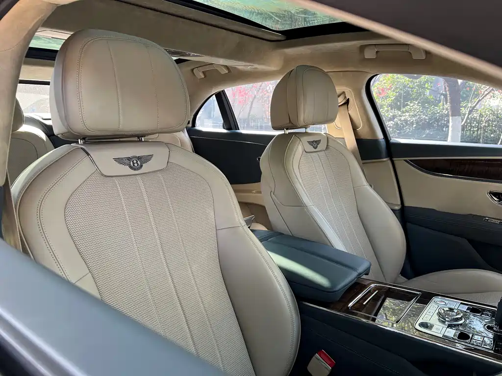 Bentley Flying Spur 2021 — фото 24