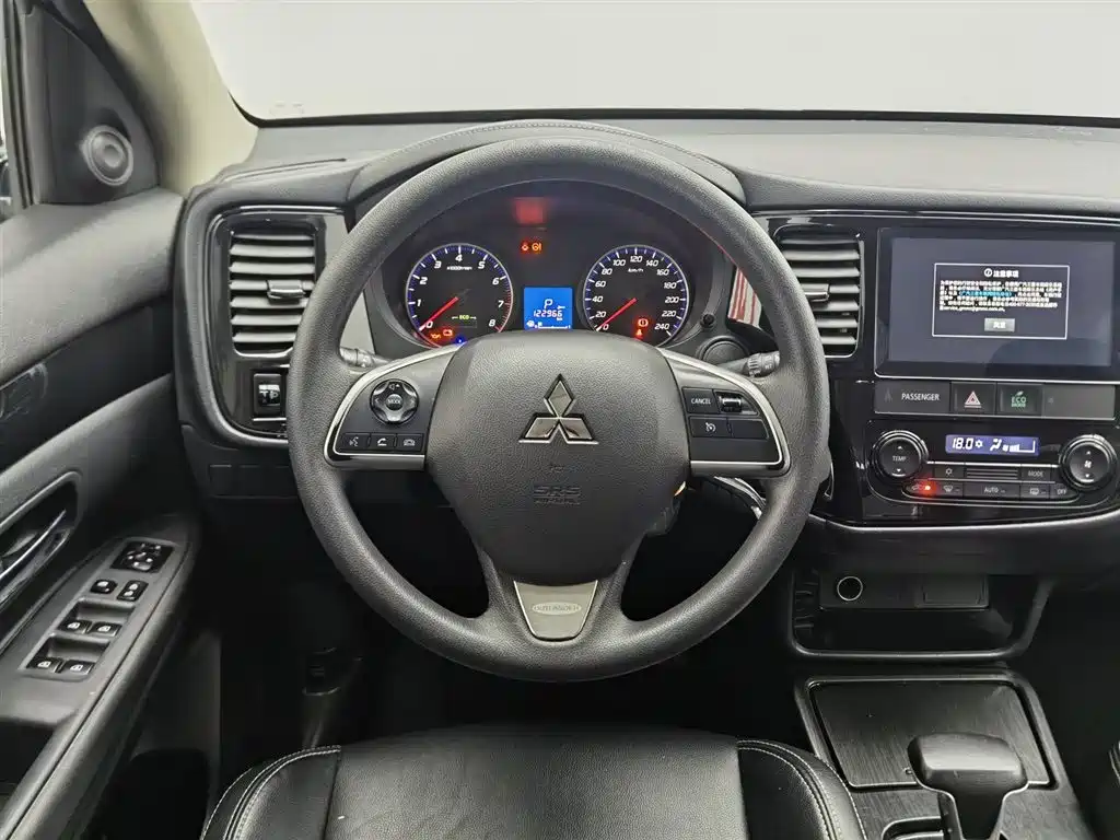 Mitsubishi Outlander 2021 — фото 11