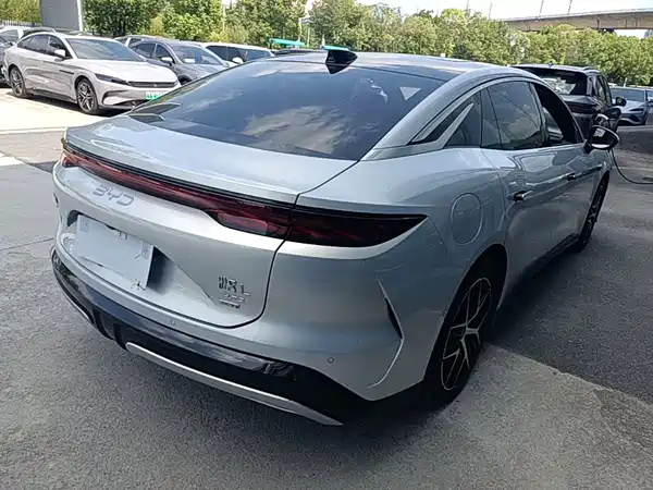 BYD Han L 2025