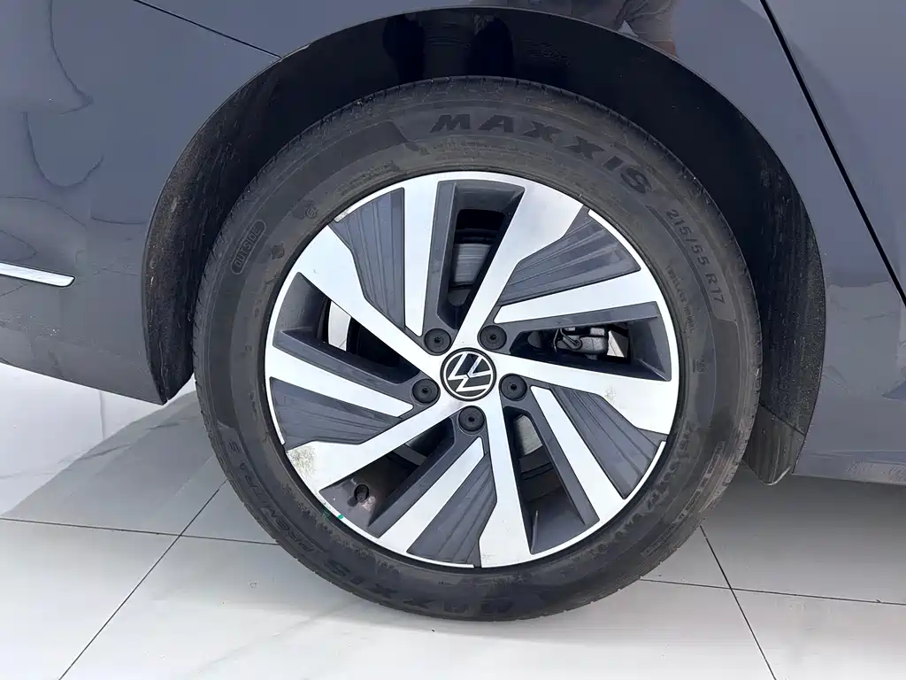Volkswagen Passat Plug-In Hybrid 2023 — фото 24