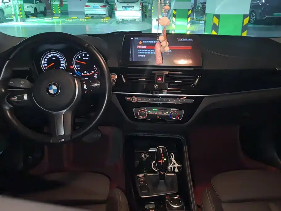 BMW 1 Series 2023 — фото 12