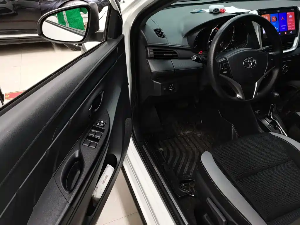 Toyota Yaris L 2022 — фото 12