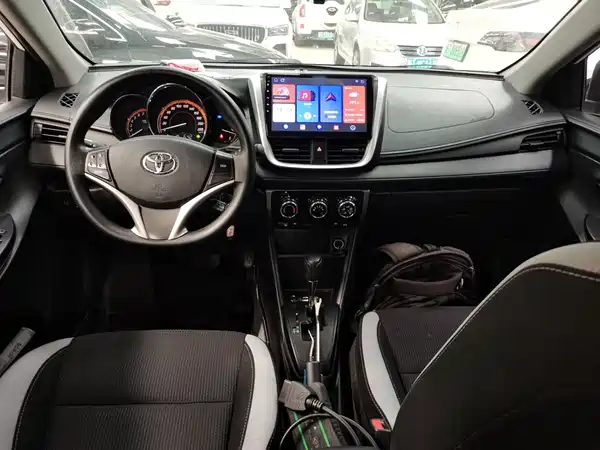 Toyota Yaris L 2022