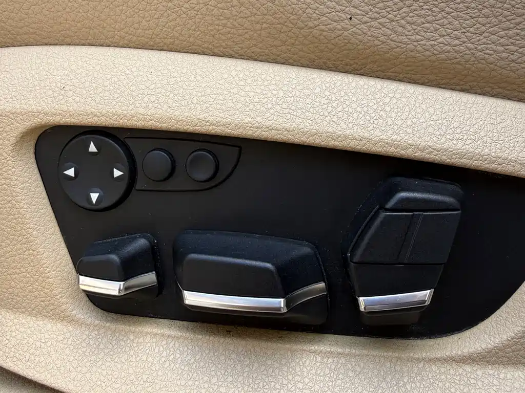 BMW 5 Series GT 2010 — фото 17