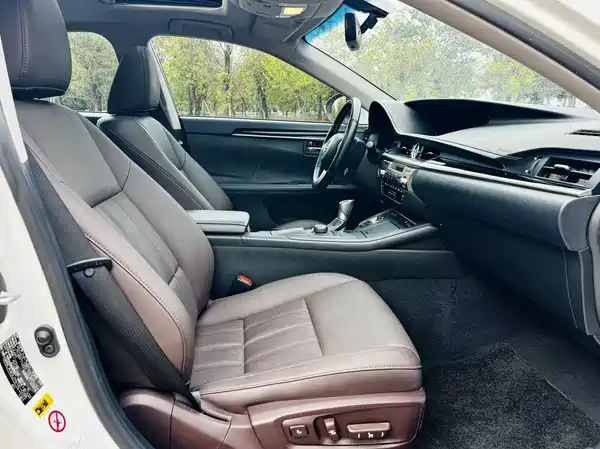 Lexus ES 2017