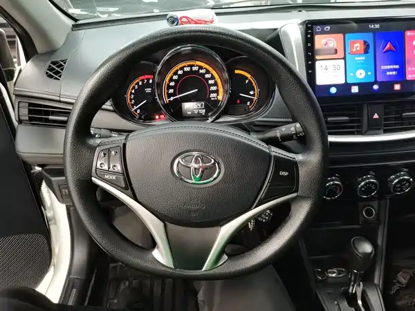 Toyota Yaris L 2022