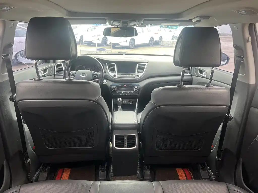 Hyundai Tucson 2017 — фото 13
