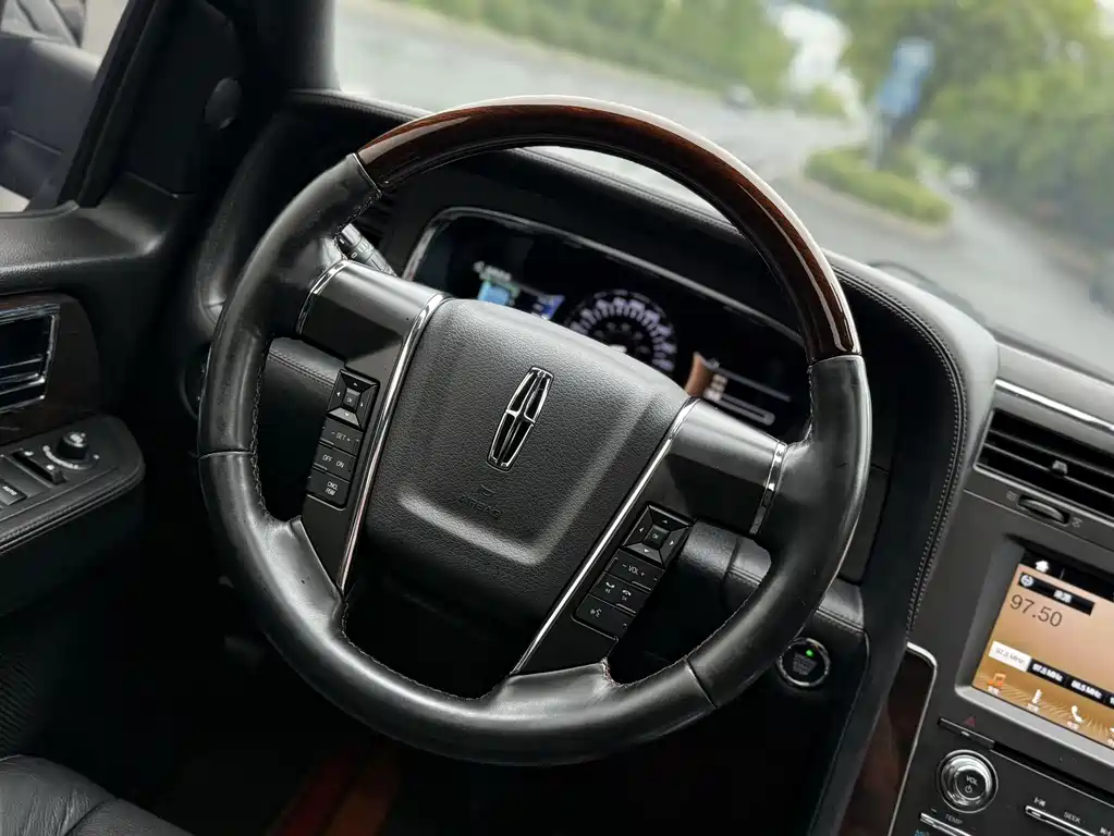 Lincoln Navigator 2018 — фото 13