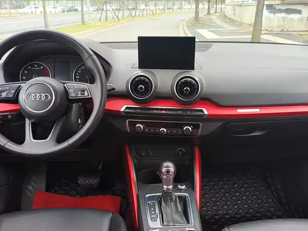 Audi Q2L 2018