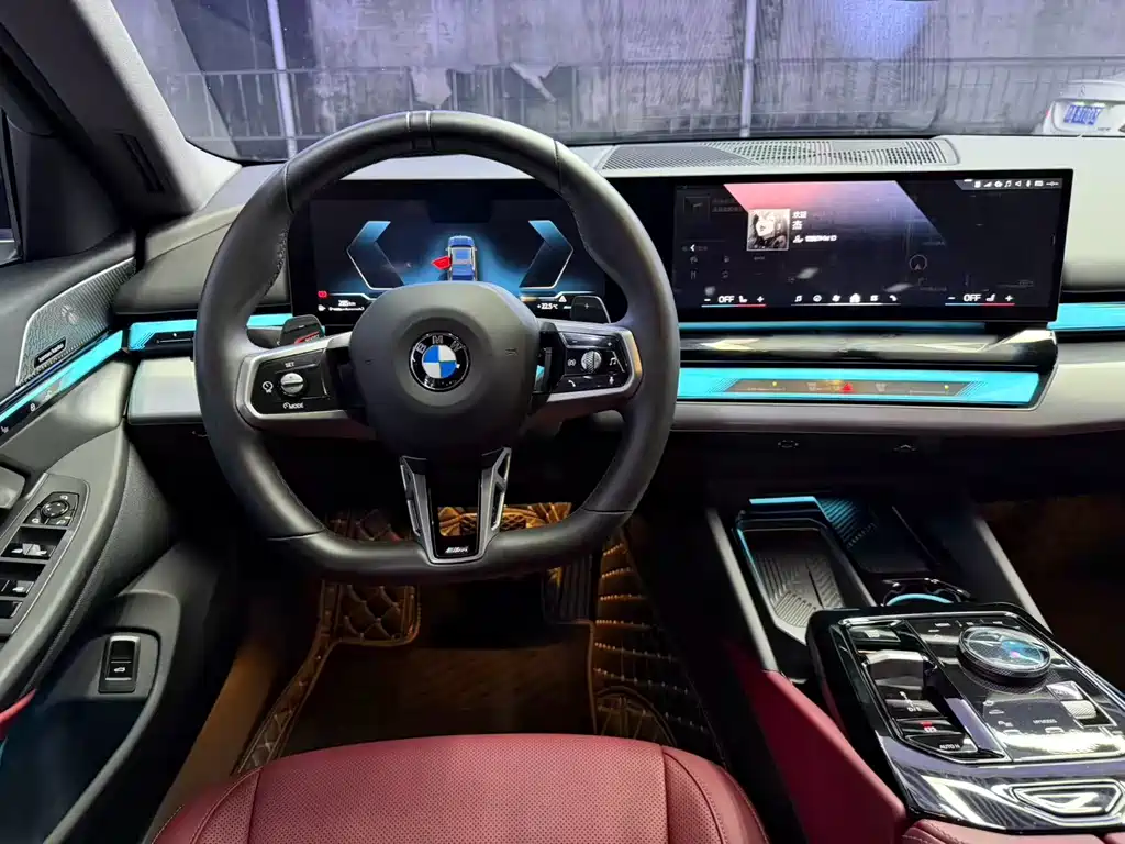 BMW 5 Series 2025 — фото 10