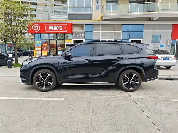 Toyota Crown Kluger 2022