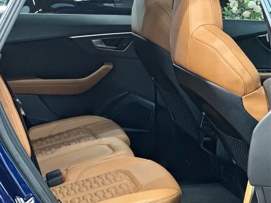 Audi RS Q8 2021 — фото 10