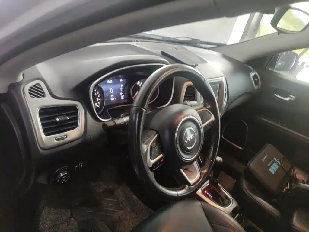 Jeep Compass 2017 — фото 10