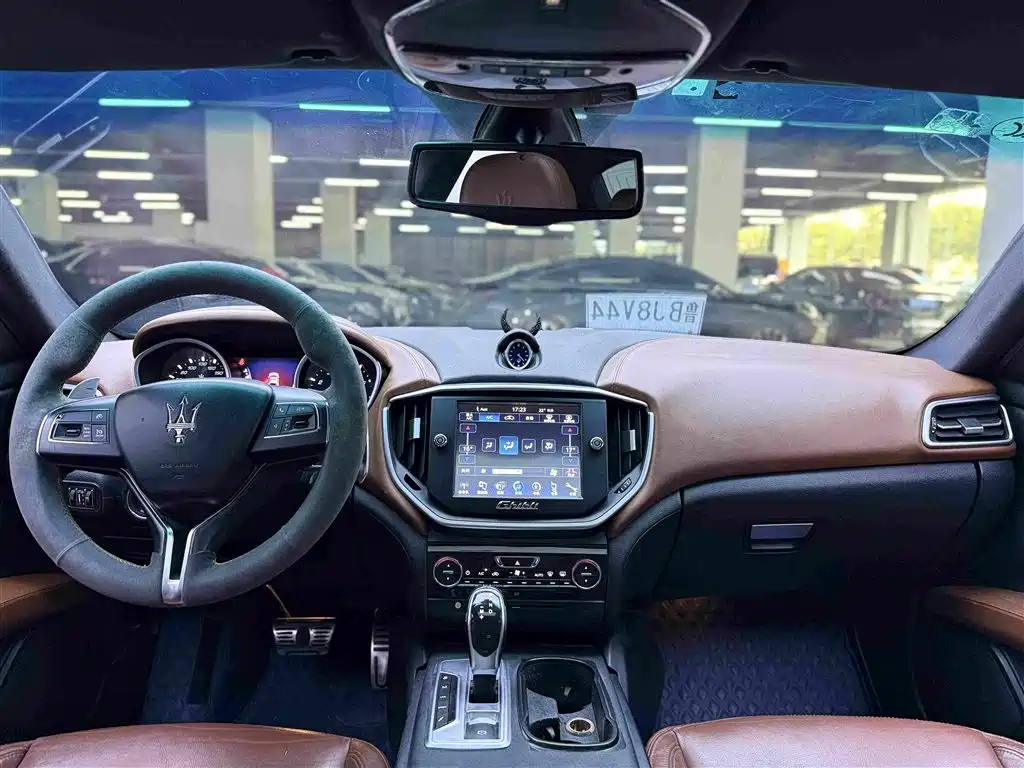 Maserati Ghibli 2015 — фото 14