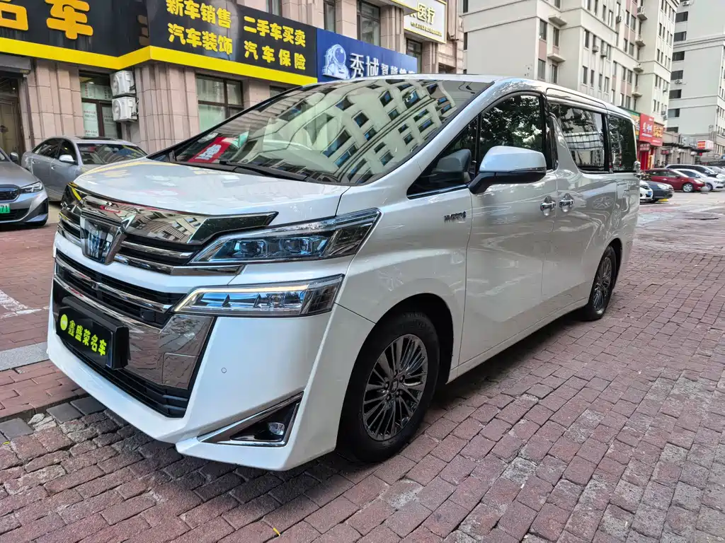 Toyota Vellfire 2022 — фото 1