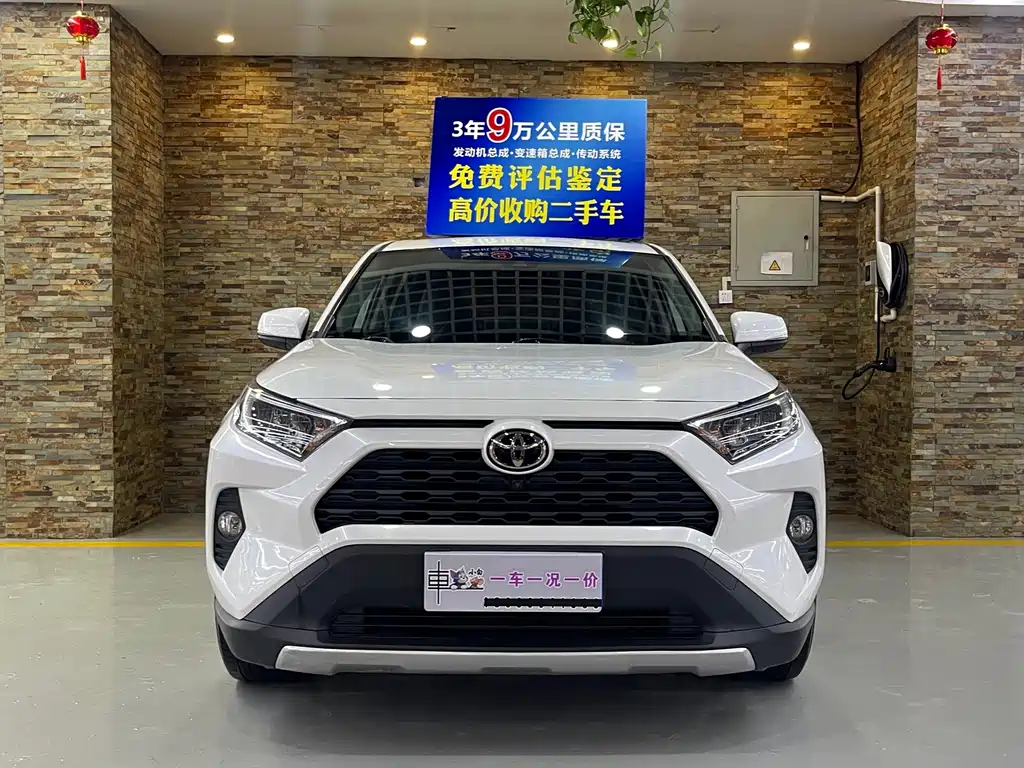 Toyota RAV4 2022 — фото 2