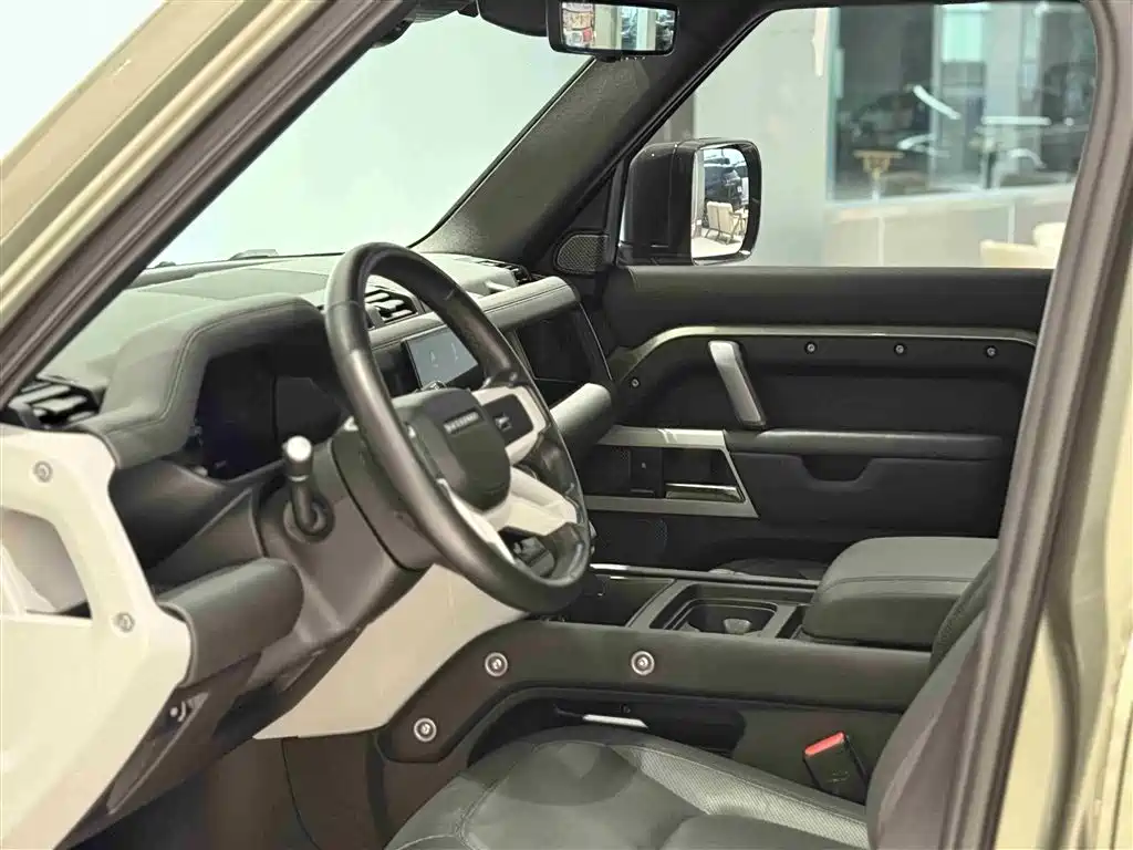 Land Rover Defender 2023 — фото 16