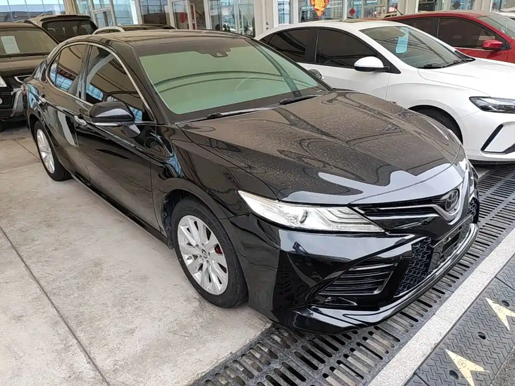 Toyota Camry 2019 — фото 4