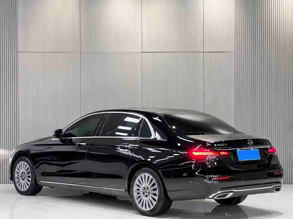 Mercedes-Benz E-Class 2023 — фото 10