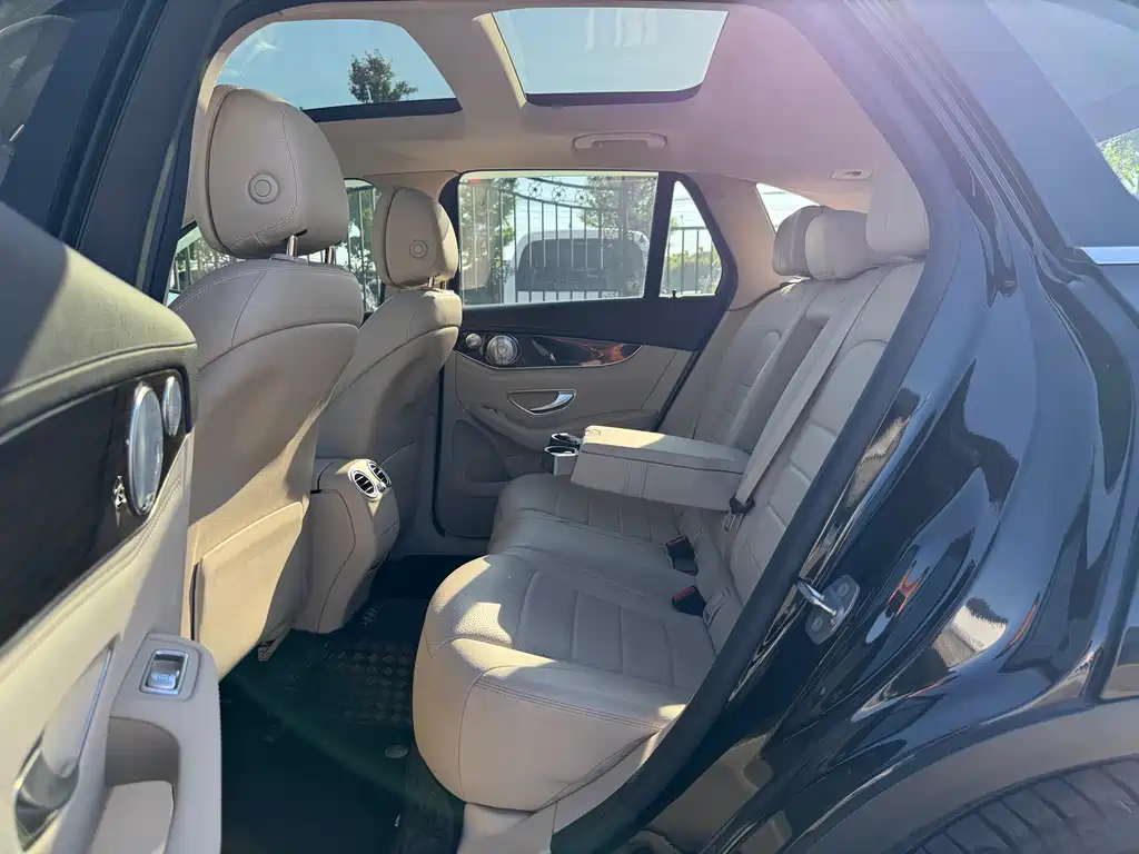 Mercedes-Benz GLC 2018 — фото 15