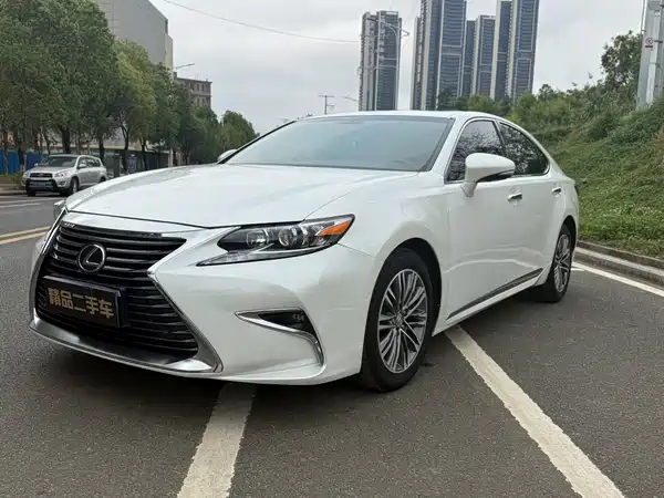 Lexus ES 2016
