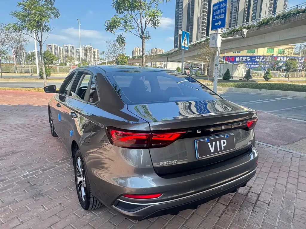 Geely Emgrand 2023 — фото 13