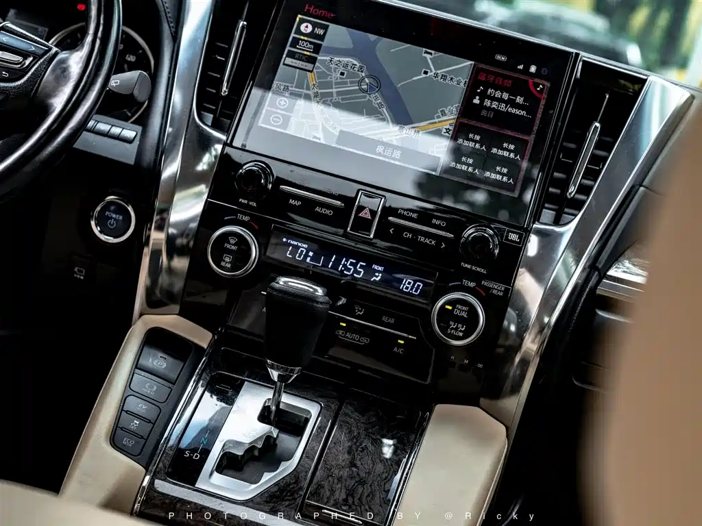 Toyota Alphard 2022 — фото 6