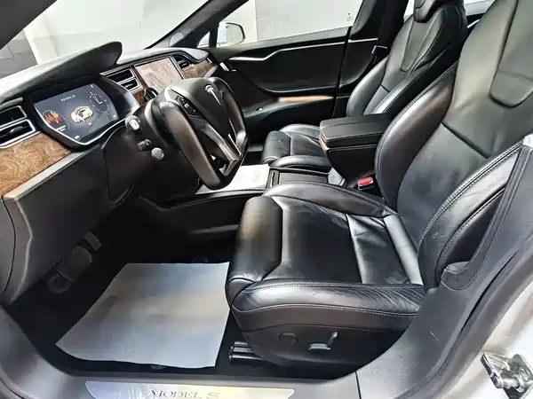 Tesla Model S 2016