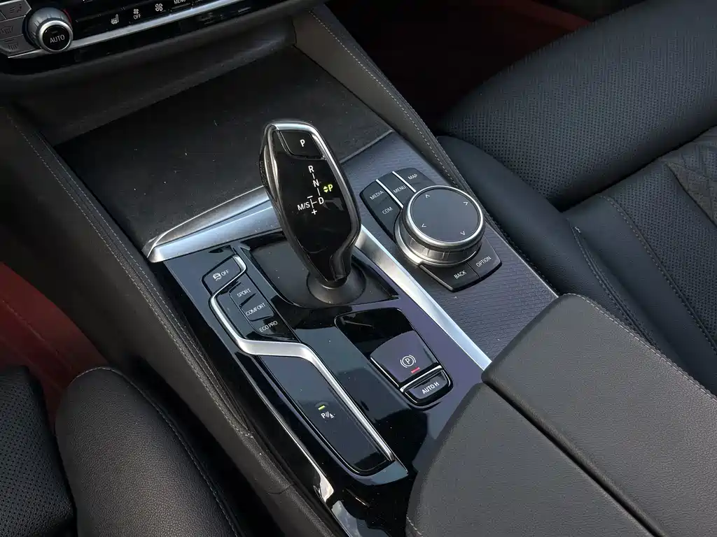 BMW 5 Series 2021 — фото 12