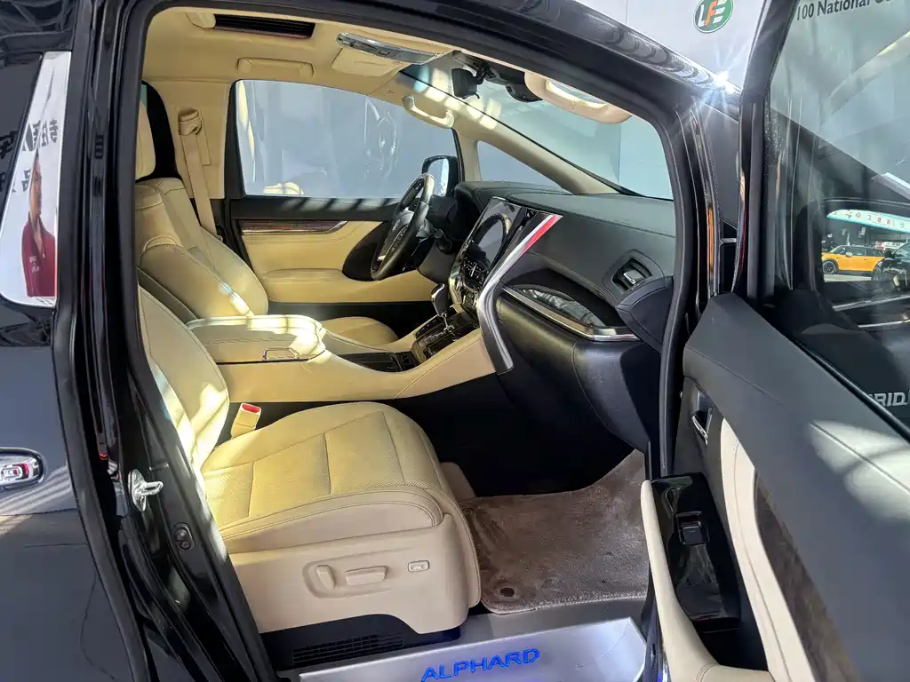 Toyota Alphard 2023 — фото 23