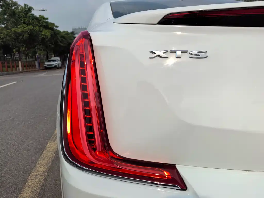Cadillac XTS 2019 — фото 16