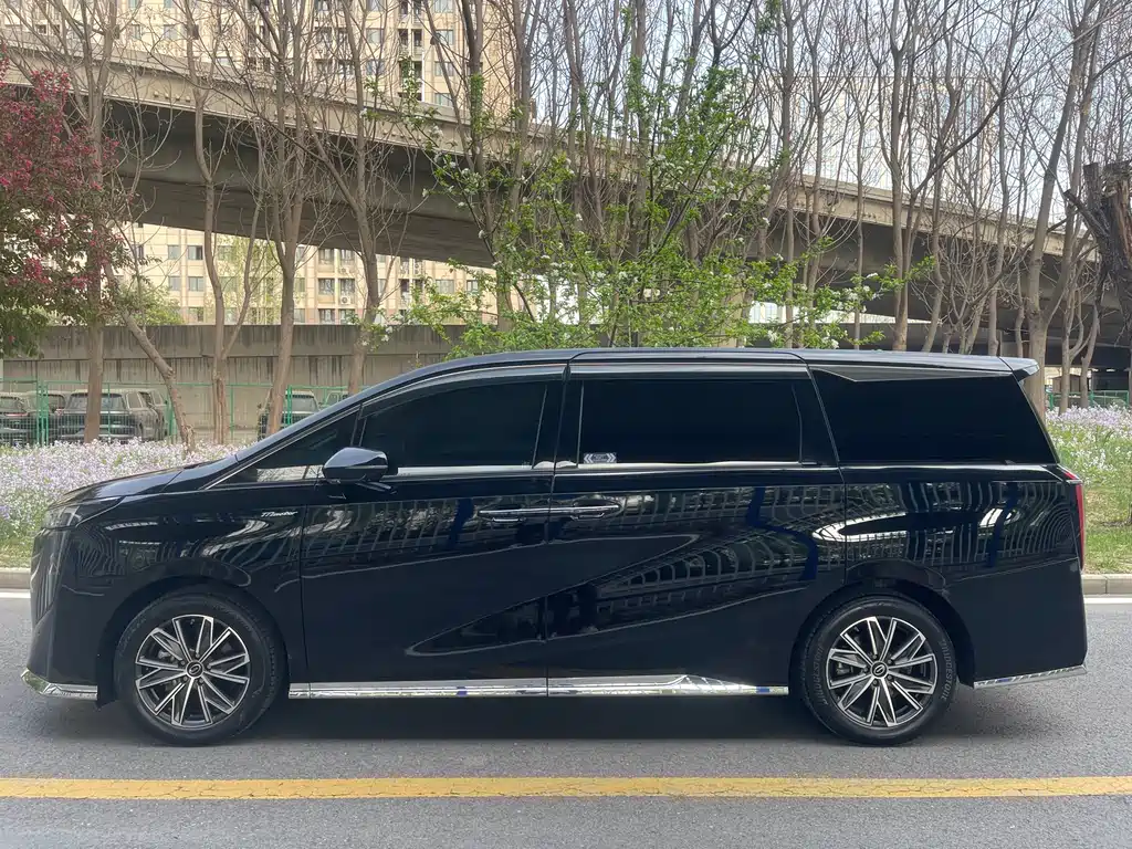 GAC Motor Trumpchi M8 2025 — фото 4