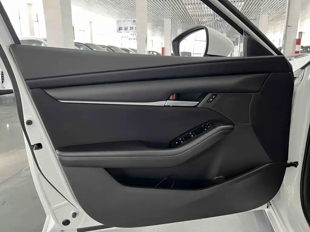 Mazda 3 Axela 2021 — фото 16