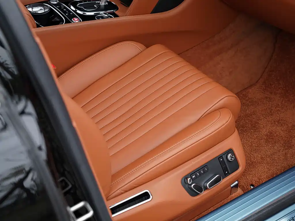 Bentley Flying Spur 2018 — фото 25