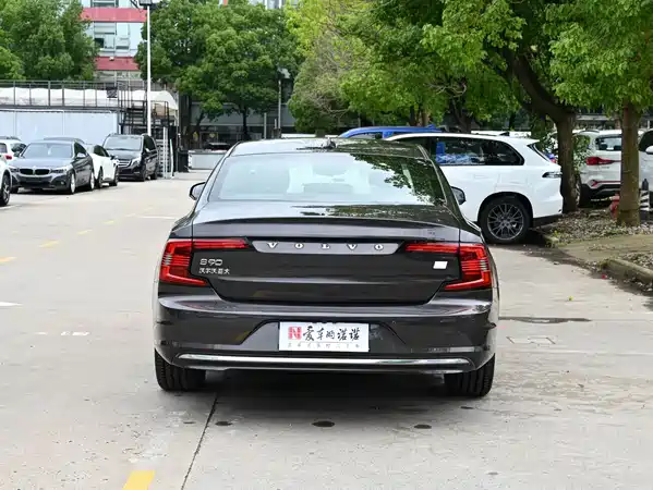 Volvo S90 Plug-In Hybrid 2021
