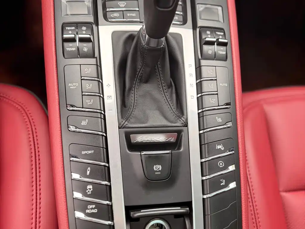 Porsche Macan 2022 — фото 17
