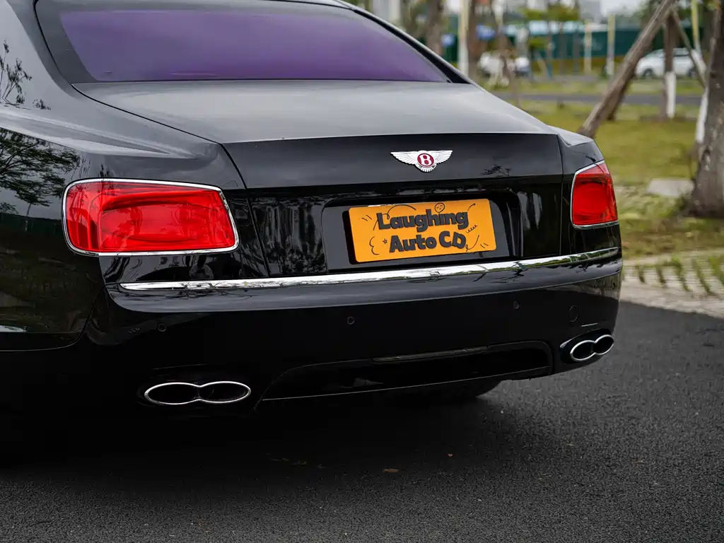 Bentley Flying Spur 2018 — фото 15