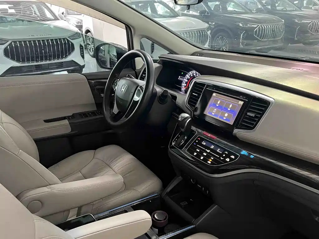 Honda Odyssey 2017 — фото 14