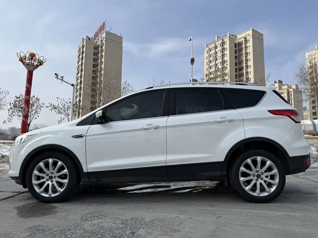 Ford Kuga 2015 — фото 9