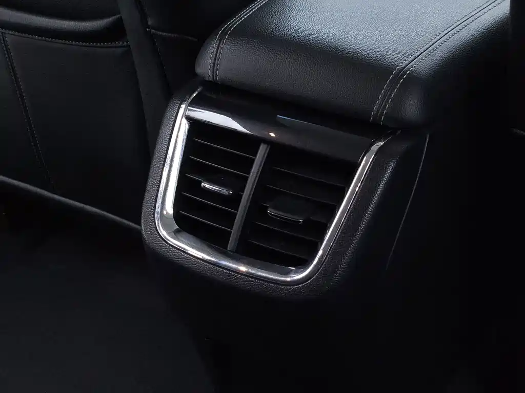 Ford Taurus 2017 — фото 17