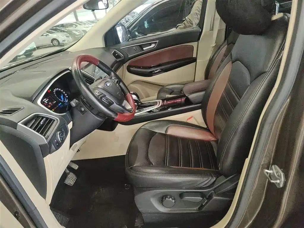 Ford Edge 2017 — фото 15