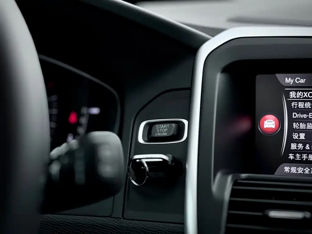 Volvo XC60 2017 — фото 18