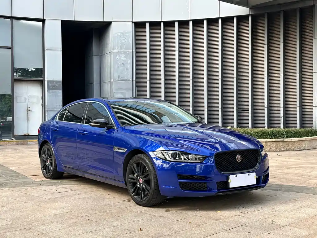 Jaguar XEL 2018 — фото 3